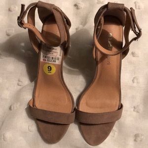 Tan Embroidered Floral Heels Madden Girl 9